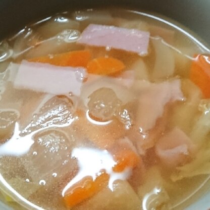 ハムを入れました！　スープはコンソメばかりになってしまいますが、和風もホッとする味で美味しいですね*˘◡˘*